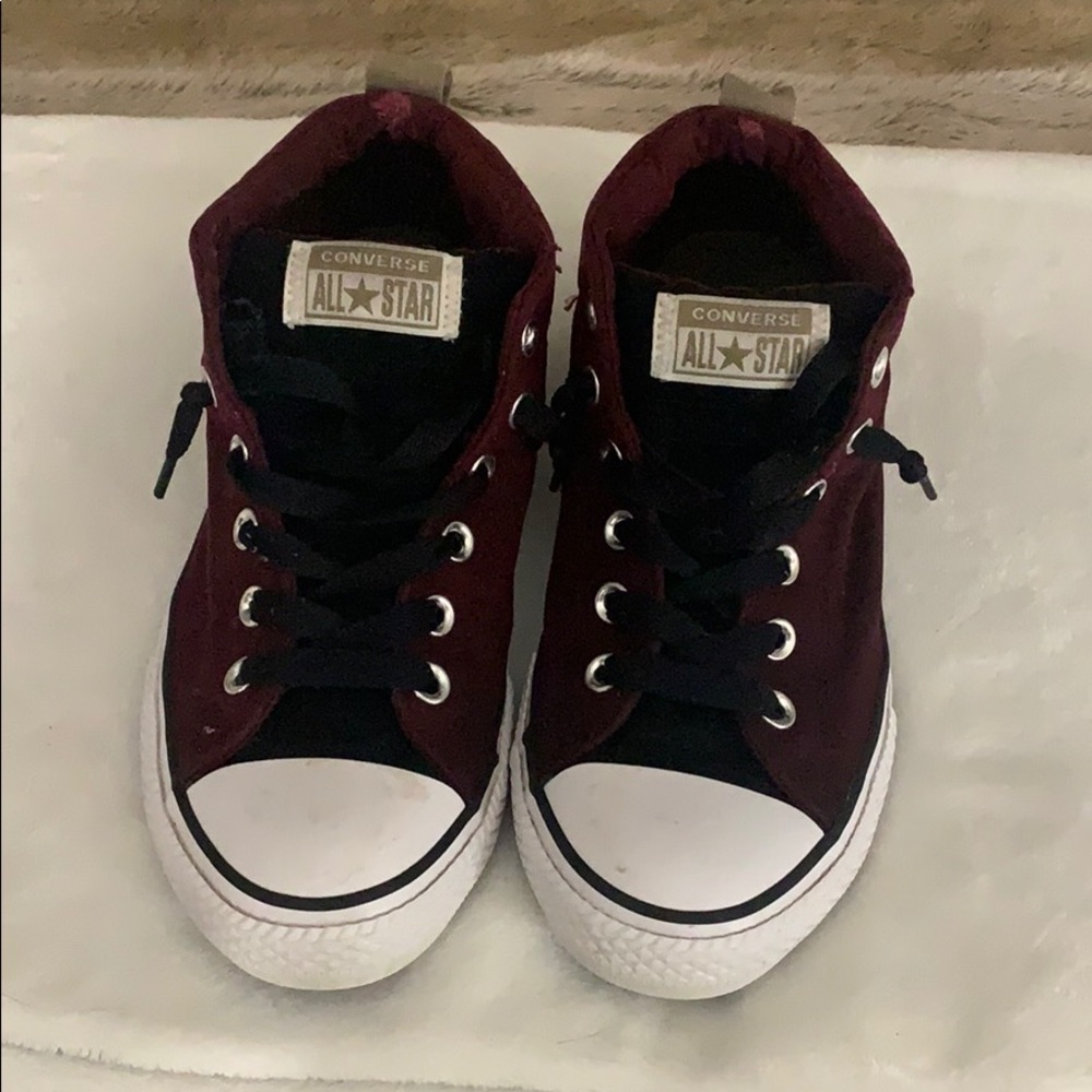 CONVERSE size 5 Youth